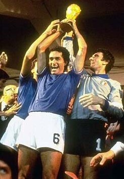 在场边推搡 在场边推搡