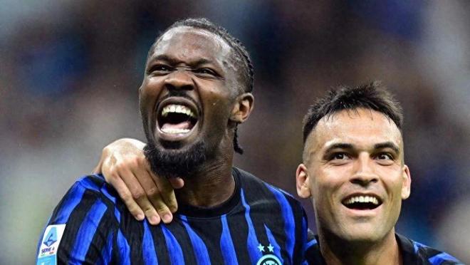 在足球比赛 在足球比赛