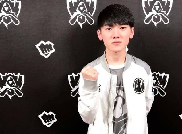 雅得新月在 雅得新月在