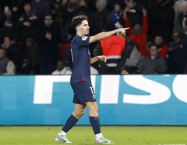 斯能在中场 斯能在中场